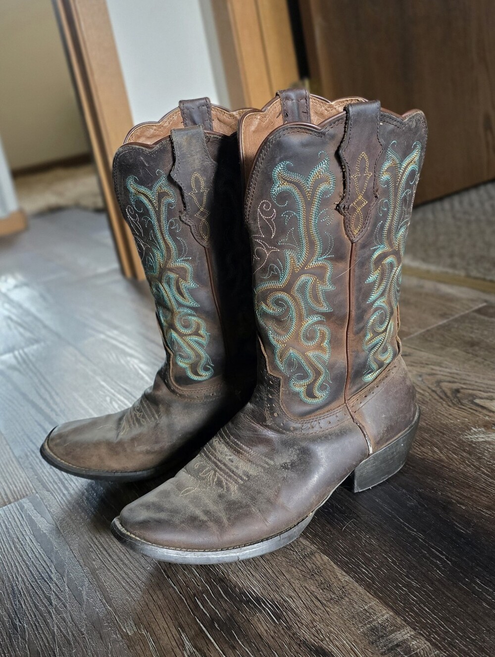 Womens Justin Cowboy Boots with Turquoise Stitching Size 8.5B
